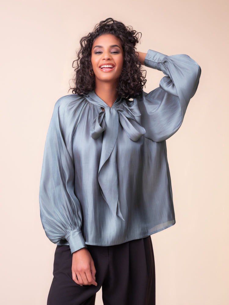 BIENTÔT CHEZ MO MODE ! Chemise de Satin - Alison Sheri - A48203